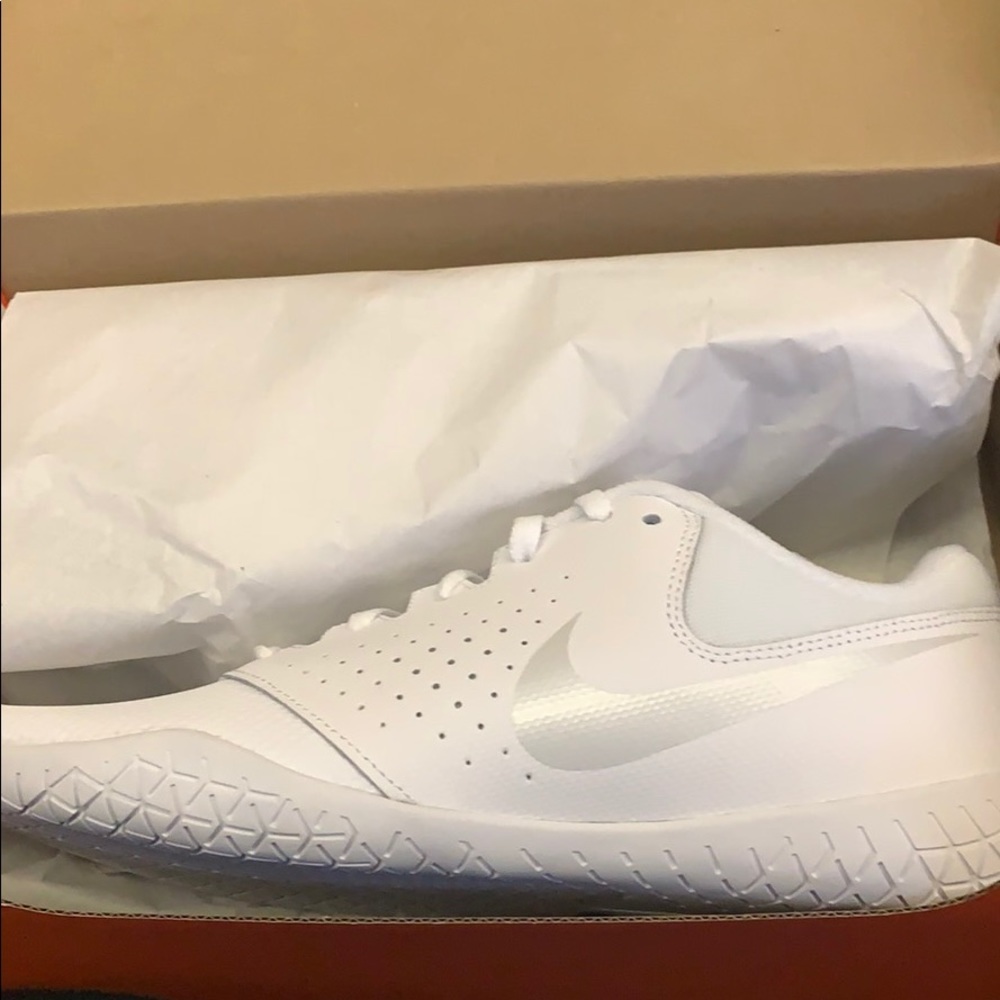 Women’s Nike cheer sideline IV